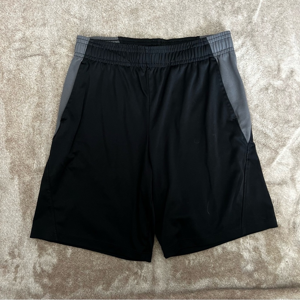 all in motion | shorts | M (8-10) | Black and Gray